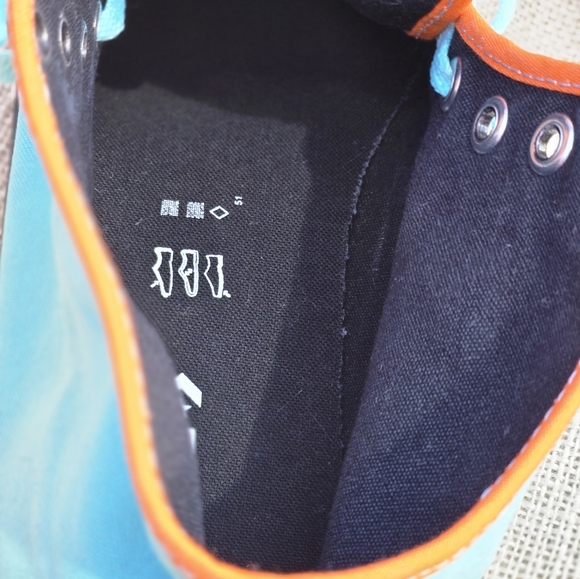 Converse Chuck Taylor All Star - Size: Men 15  ; Women 17 - Picture 6 of 10